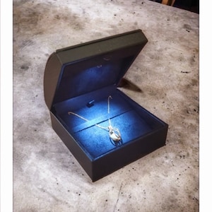 New Custom Made Masterpiece Fancy Black italian leather LED Lighted Earrings Pendant Necklace Box illuminated Presentation gift box