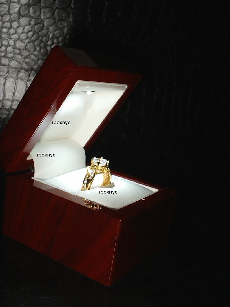 illuminated ring box