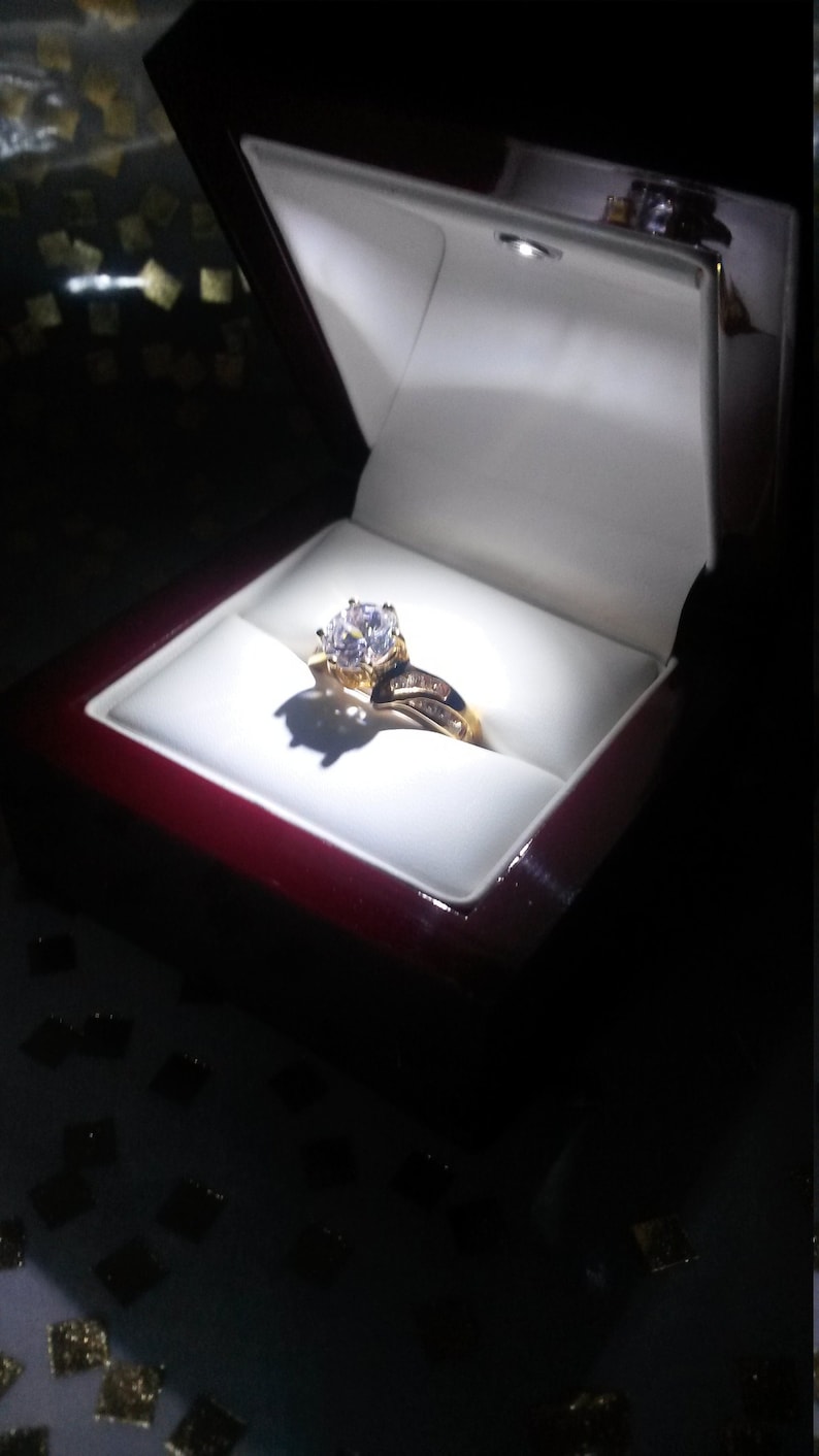 illuminated ring box