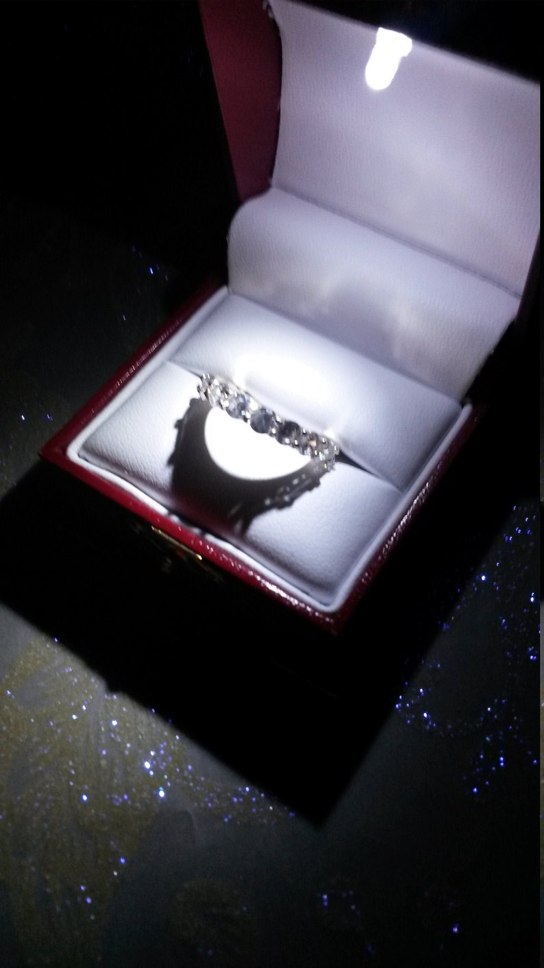 Bo/îte /à Bague /à la Mode LED Lumineux Coffret /Étui de Rangement dAnneau Porte Bijoux Rouge