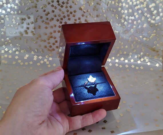 illuminated ring box