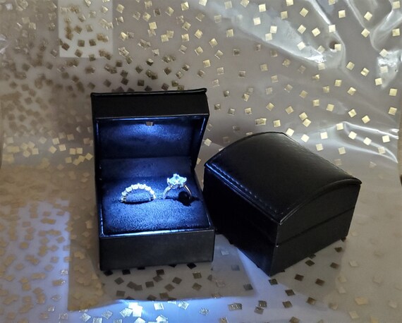 illuminated ring box