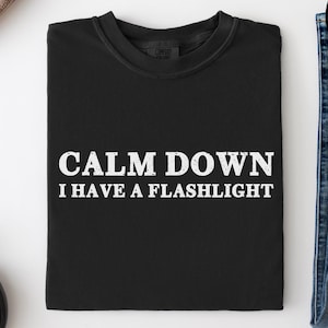 Camiseta divertida para papá de Comfort Colors, Cálmate, tengo una linterna, Camiseta sarcástica para el Día del Padre, Regalo para papá primerizo, Regalos para el esposo, Cumpleaños de papá