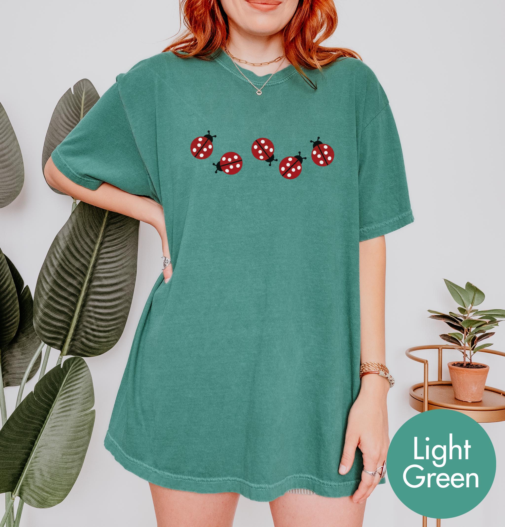 Comfort Colors Retro Ladybug Shirt, Cute Vintage Style Cottagecore Nature Lover Tee, Trendy Summer Boho TShirt