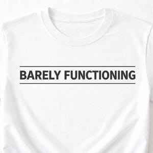 Camiseta "Apenas Funcional" / Humor sobre el agotamiento con el que te puedes identificar