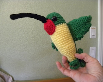 Colibrí de peluche tejido a crochet
