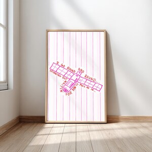 Puede incluir: Un letrero de madera rústica con el texto "Welcome to our home" en letras blancas. El letrero presenta un acabado envejecido y un diseño simple y acogedor, perfecto para la decoración de la entrada.