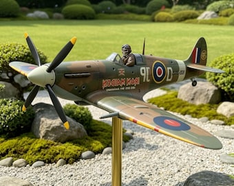 Vintage jachtvliegtuig windspinner, kinetische metalen tuinkunst, luchtvaartdecor