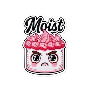 以下が含まれることがあります： 怒った表情の漫画のカップケーキのステッカー。カップケーキはピンク色のフロスティングで、「Moist」という言葉が黒い筆記体で書かれています。カップケーキは大きく悲しそうな目をし、ピンク色の頬をしています。