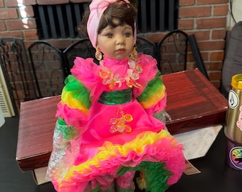 Colección de muñecas Dynasty Chiquita: Muñeca de porcelana de 22", caja original