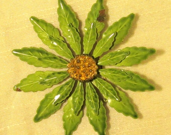 Green enamel leaf brooch with gold-tone center