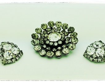 Stunning rhinestone brooch and clip on your rings.