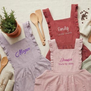 Personalized Embroidered Kitchen Apron with Pockets | Custom BBQ Cooking Baking Gift for Mom