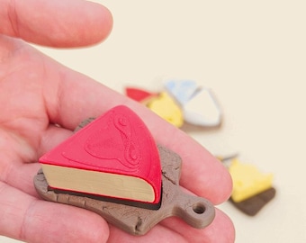 3D Printed Cheese Board Fidget Clicker – Mini Cheese Charms, PLA Desk Toy