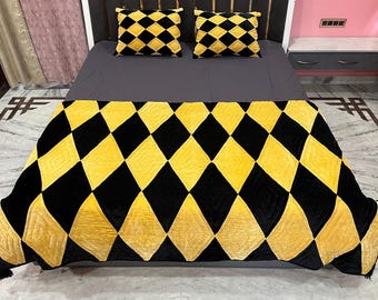 Gold & Black Diamond Samt Quilt: Handgenähte florale Tagesdecke