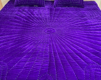 Handgenähtes Quilt-Set aus lila Samt - Schmusetuch mit Kissenbezügen