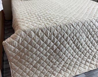 Handgemachte Steppdecke aus weißer Baumwolle mit Blumenmuster: Leichte Tagesdecke aus Baumwolle mit Kissenbezügen Geschenk zum Muttertag