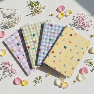 Capa para iPad Vintage Xadrez Arco-Íris Estrela, Capa Protetora para iPad com Estrelas em Quadriculado Pastel Suave, Capa para Tablet Coquette Fofa com Compartimento para Apple Pencil para Todos os Modelos de iPad