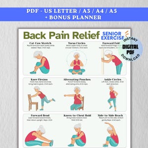 Op de afbeelding: Een witte keramische mok met een zwart handvat en de tekst "But First, Coffee" in een vetgedrukte, zwarte letter. De mok staat tegen een neutrale achtergrond, wat het eenvoudige ontwerp benadrukt.