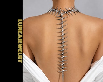 Collana a catena con punte in acciaio inossidabile, gioiello streetwear punk gotico di tendenza.