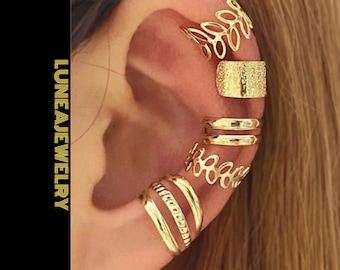 Conjunto de pendientes de oro sin perforación con clip geométrico en forma de hoja y pendientes minimalistas apilables.