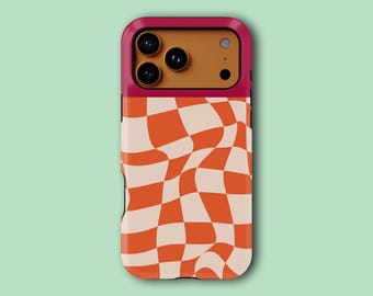 レトロな波模様のチェック柄スマホケース – オレンジとクリームの抽象的なパターン