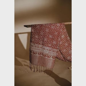 Bufanda Kawung Batik – Chal de algodón parisino, accesorio con borla indonesio