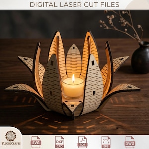 Könnte beinhalten: Ein lasergeschnittener Kerzenhalter aus Holz in Form einer Lotusblume, mit einer brennenden Kerze im Inneren. Das Design weist detaillierte Ausschnitte auf. Das Bild enthält den Text "DIGITAL LASER CUT FILES" und Symbole für verschiedene Dateiformate.
