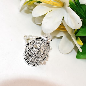 Handgjort fågelbursmedaljong i sterlingsilver: Hänge med eterisk oljediffusor