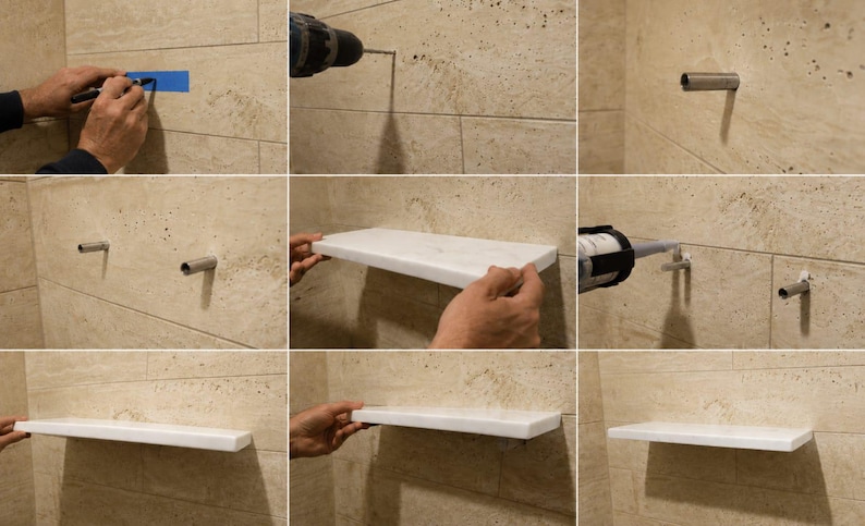 Pu&ograve; includere: Una sequenza di istruzioni in nove riquadri che mostra l'installazione di una mensola bianca a muro su una parete piastrellata beige. Il processo include la marcatura con nastro blu, la foratura, l'inserimento di supporti e il montaggio.