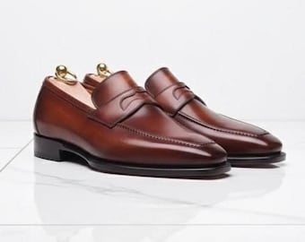 Mocasines de cuero marrón hechos a mano / Zapatos de vestir clásicos para hombre