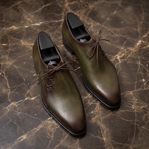 olive green men dress shoes Ariston Mens Solid Green Whole Cut Oxford Leather Dress Shoes, 8 main image 0