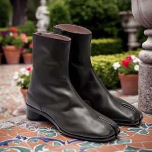 Stivaletti fatti a mano in pelle nera con punta divisa / Stivali minimalisti di lusso / Calzature da uomo firmate