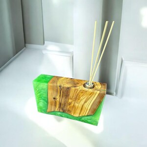 Green Epoxy Reed Diffuser Rectangle,Handmade Wood Resin Diffuser 4 Black Wood Stick, 100 ml Oil Tank, Housewarming Gift,Luxury Home Decor