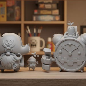 Może przedstawiać: Szara figurka pirata z czaszką i skrzyżowanymi piszczelami na kapeluszu, hakiem zamiast dłoni i długą brodą stoi obok robota w kształcie zegara z ramionami i uśmiechniętą twarzą. Mała figurka roślinna znajduje się między nimi.