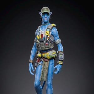 Statua di guerriero alieno blu esotico, figura tribale fantascientifica dipinta a mano, oggetto da collezione in resina stampato in 3D personalizzato (20 cm), statuetta cacciatore di galassie immagine 1