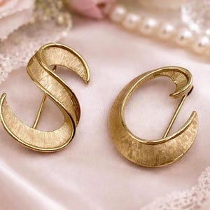 Crown Trifari Initial Brooch Set S & C, Vintage Gold Tone Monogram Pins, Personalized Gift, Elegant Minimalist Jewelry
