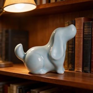 Figura de Basset Hound de cerámica celadón hecha a mano / Estatua minimalista de perro azul claro