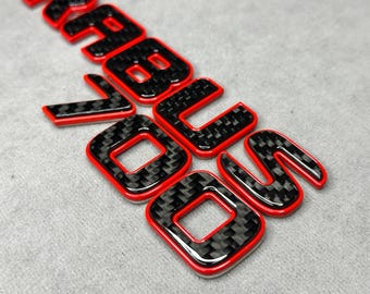 Brabus-badges op de achterkant, 700 carbonletters met rode rand.