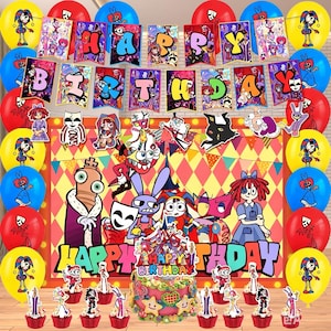 Op de afbeelding: Een feestelijke verjaardagssc&egrave;ne met ballonnen, banners en een taart. De decoraties bevatten stripfiguren en de woorden "Happy Birthday". Ballonnen zijn rood, blauw en geel. De taart is versierd met glazuur en stervormige sprinkles.