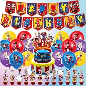 K&ouml;nnte beinhalten: Ein festliches Geburtstagsdekorationsset mit Kuchen, Luftballons, Cupcake-Toppern und einem Banner mit der Aufschrift "HAPPY BIRTHDAY". Der Kuchen ist blau und wei&szlig; mit dem Namen "AMARLEEAH". Luftballons sind rot, gelb, lila und blau.