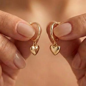 Gold Herz Hoop Ohrringe 18K überzogene Huggie Hoops Minimalist Schmuck für ihre Brautjungfer Geschenk jeden Tag tragen Mutter Geschenk für ihren Jahrestag