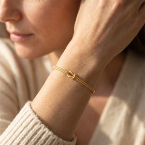 Braccialetto con nodo d'amore per San Valentino per coppie, regalo coordinato per lei e lui, gioielli significativi per celebrare l'amore e la connessione immagine 2