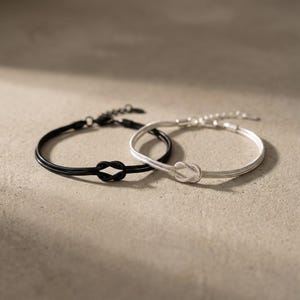 Braccialetto con nodo d'amore per San Valentino per coppie, regalo coordinato per lei e lui, gioielli significativi per celebrare l'amore e la connessione immagine 8
