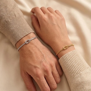 Braccialetto con nodo d'amore per San Valentino per coppie, regalo coordinato per lei e lui, gioielli significativi per celebrare l'amore e la connessione immagine 3
