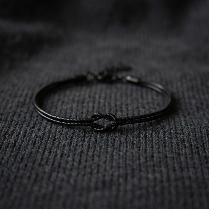 Braccialetto con nodo d'amore per San Valentino per coppie, regalo coordinato per lei e lui, gioielli significativi per celebrare l'amore e la connessione immagine 7