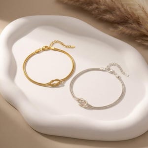 Braccialetto con nodo d'amore per San Valentino per coppie, regalo coordinato per lei e lui, gioielli significativi per celebrare l'amore e la connessione immagine 15