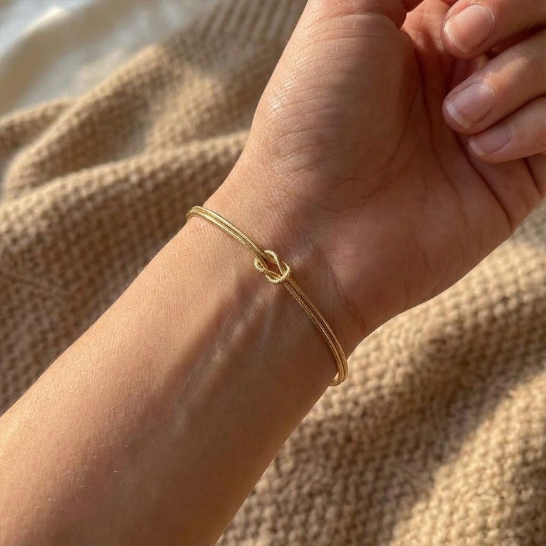 Braccialetto con nodo d'amore per San Valentino per coppie, regalo coordinato per lei e lui, gioielli significativi per celebrare l'amore e la connessione immagine 17