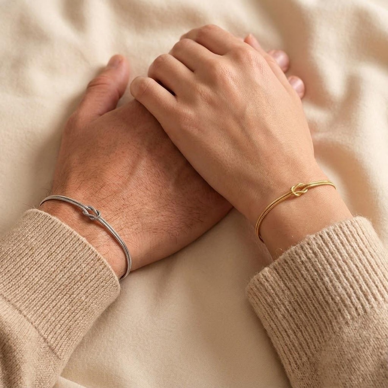 Braccialetto con nodo d'amore per San Valentino per coppie, regalo coordinato per lei e lui, gioielli significativi per celebrare l'amore e la connessione immagine 13