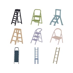 Op de afbeelding: Negen ladders en trappen in verschillende kleuren, waaronder zwart, groen, beige, paars en blauw. De ontwerpen variëren van kleine krukjes tot hoge, rechte ladders, tegen een witte achtergrond.